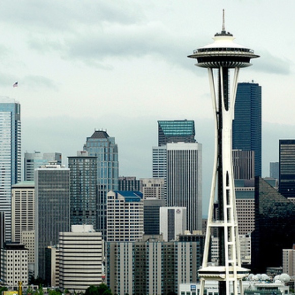 Meet your Poshers, Clara and Clair - Picture 1 of 1